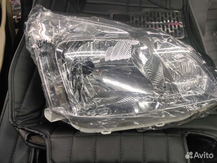 Toyota premio 240 фара