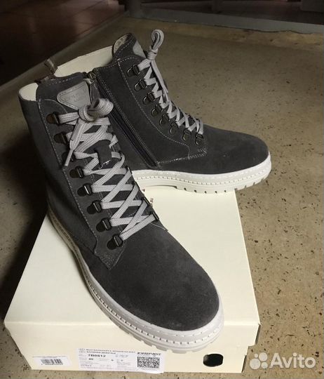 Зимние ботинки unichel 40 разм, новые