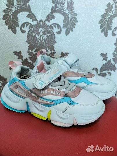 Кроссовки для девочки
