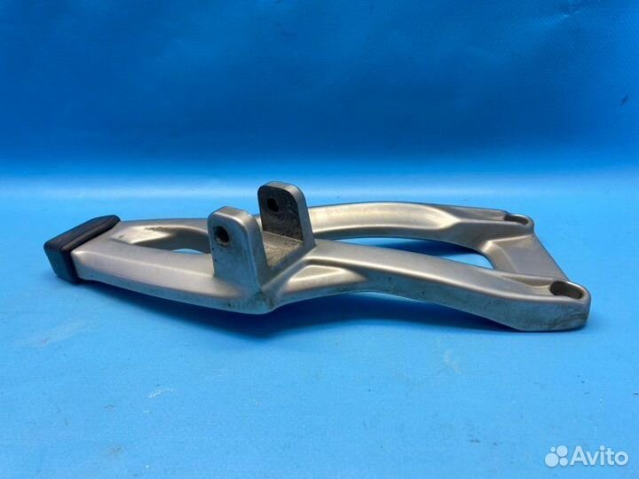 Кронштейн упора ноги, подножки задний правый Bmw