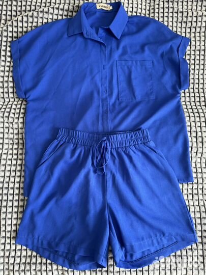 Костюм женский с шортами 42