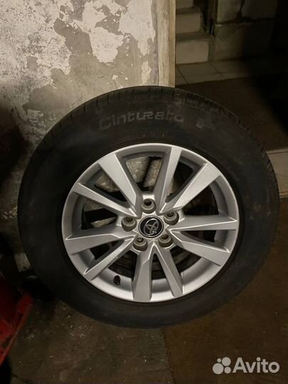 Колеса оригинальные R16 на Camry (Pirelli P7)