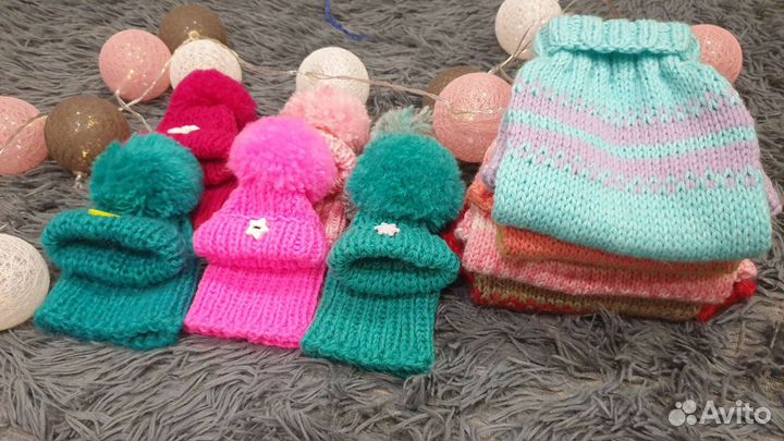 Вязаные свитера и шапочки