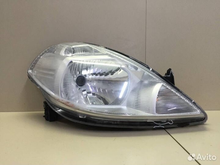 Фара правая Nissan Tiida C11 2007-2014