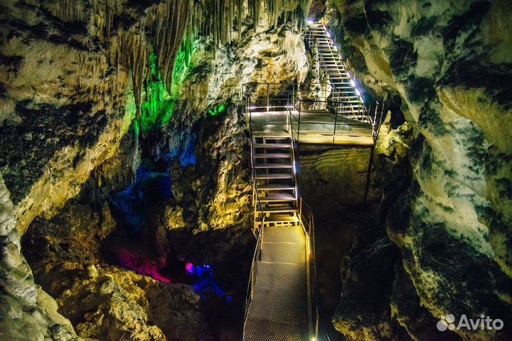 Плато Лаго-Наки: Азишская пещера