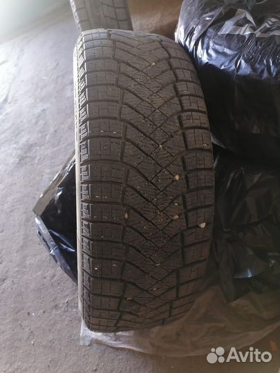 Pirelli Ice Zero 215/60 R17 100N