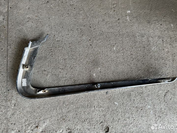 Накладка переднего бампера левый Лада Веста