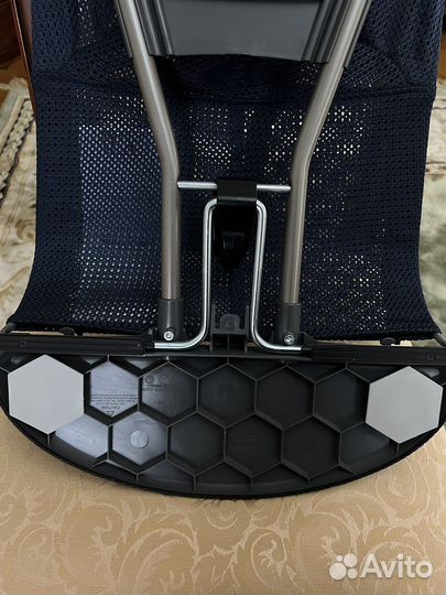 Комплектом эргорюкзак One Mesh и шезлонг Babybjorn