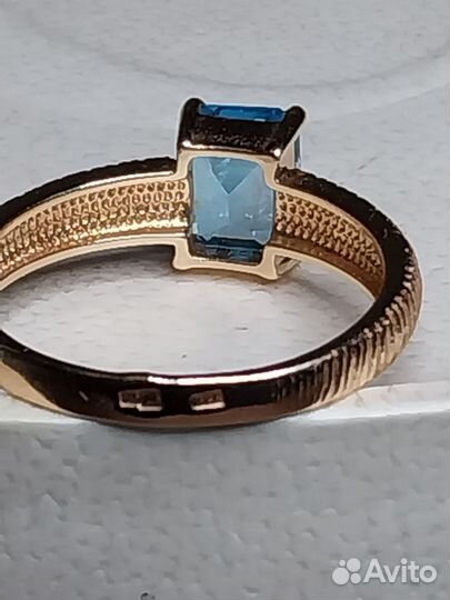 Кольцо золото с топазом 18 раз.новое