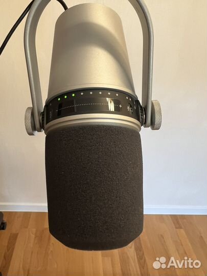 Микрофон Shure MV7 + пантограф Tascam TM-AM2