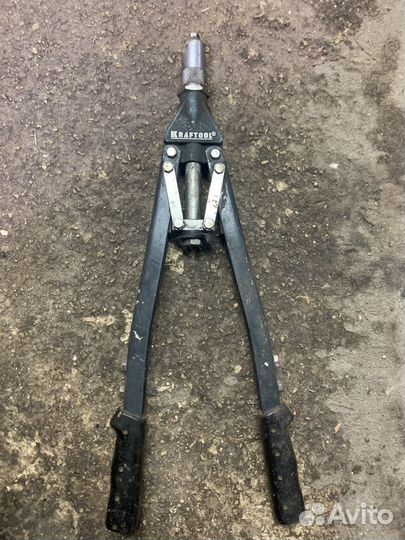 Заклепочник ручной