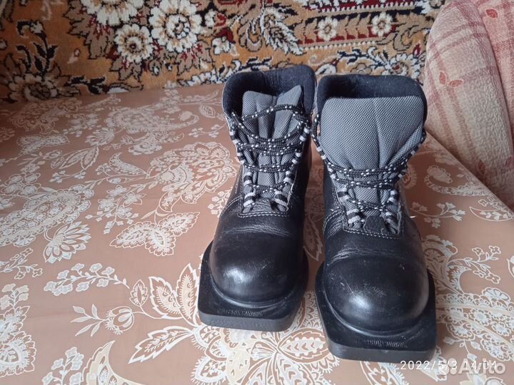 Лыжные ботинки