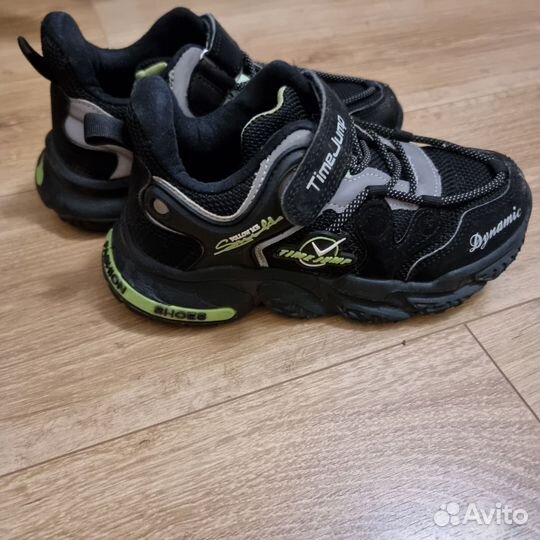 Кроссовки 33р