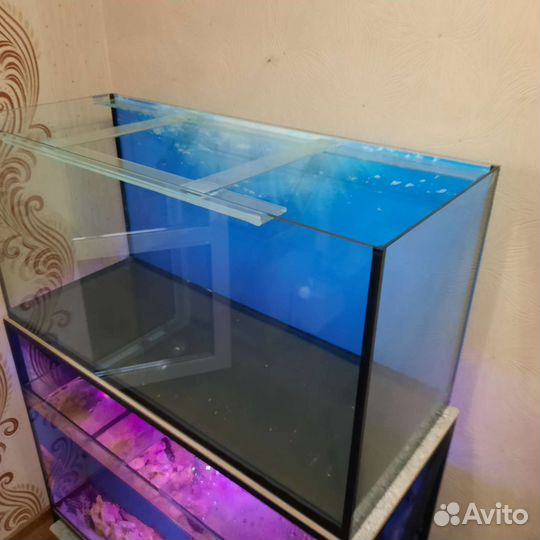 Стойка с 2 аквариумами