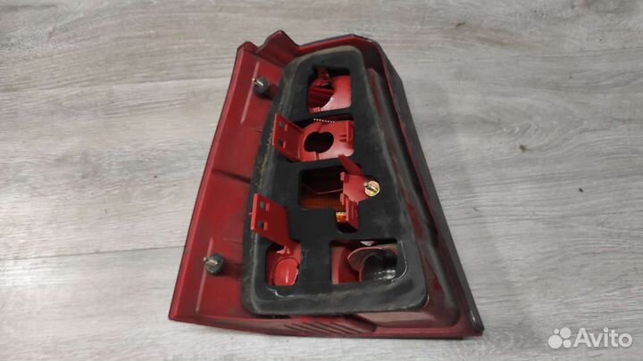 Фонарь задний правый гольф 4 универсал