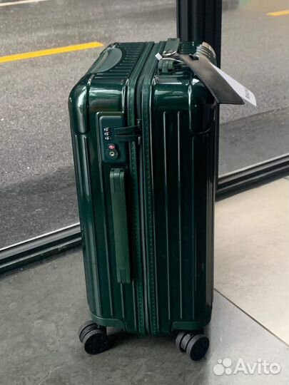Чемодан rimowa essential