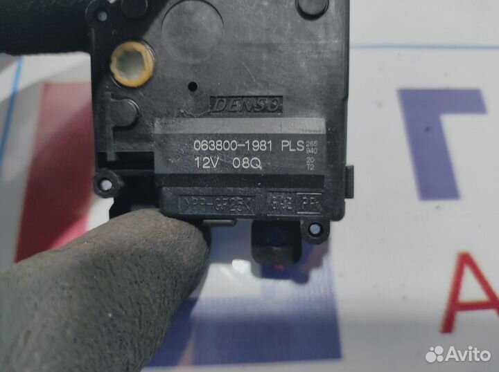 Моторчик заслонки отопителя Lexus IS250 (XE30) 063