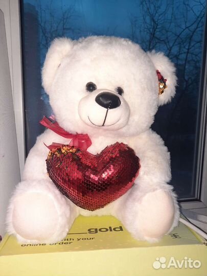 Плюшевый медведь белый