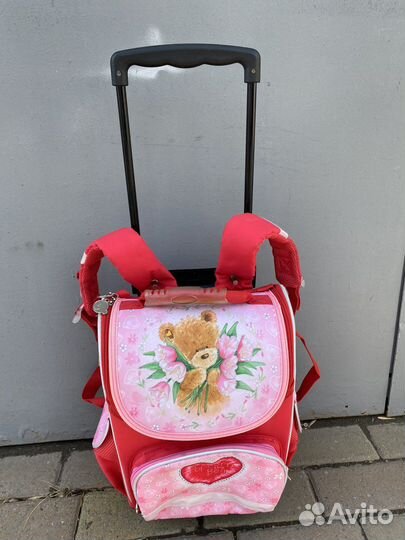 Рюкзак на колесиках,с большой выдвигающейся ручко