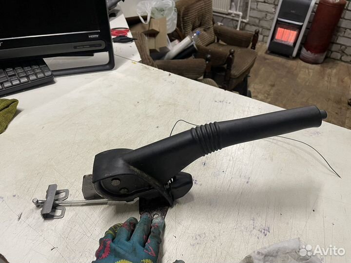 Рычаг стояночного тормоза Nissan Almera G15