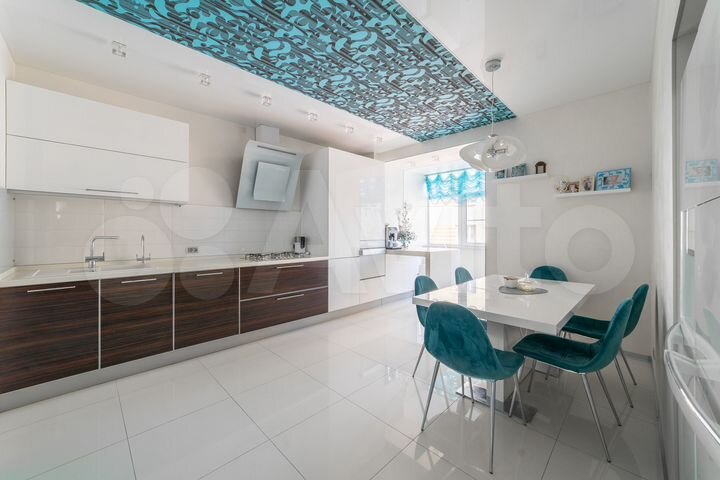 3-к. квартира, 123,6 м², 2/4 эт.