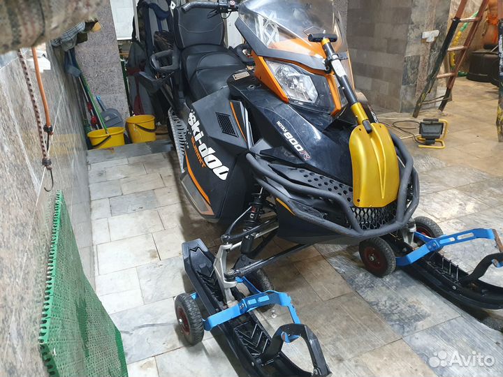 BRP Ski-doo Summit 154, 800