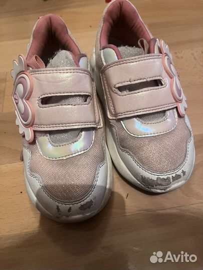 Кроссовки 28