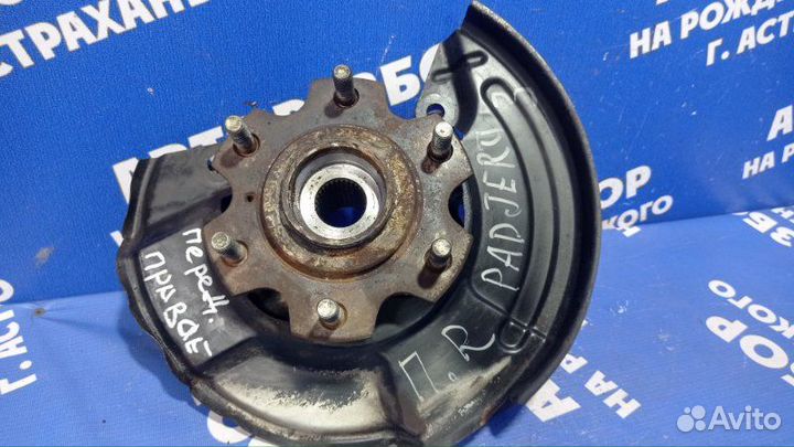 Передний правый поворотный кулак Mitsubishi Pajero