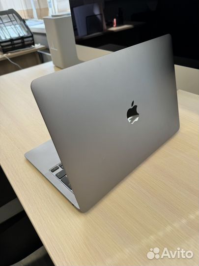 Apple MacBook air 13 2020 i3 8 gb 256 SSD