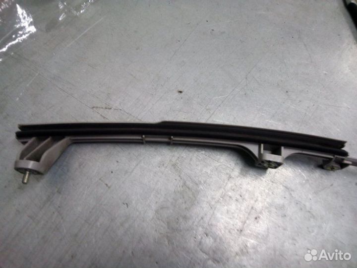 Направляющая стекла двери задняя правая Kia