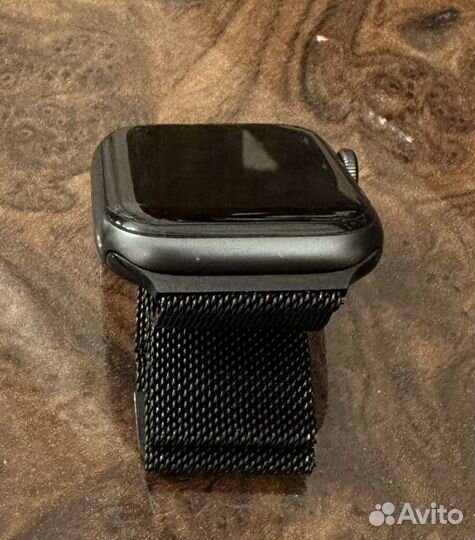 Apple watch se 44