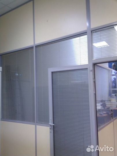 Перегородки и двери из алюминия