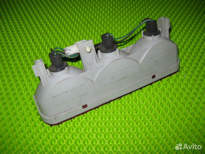 Дoпoлнительный стoп сигнaл Mitsubishi Montero Spor