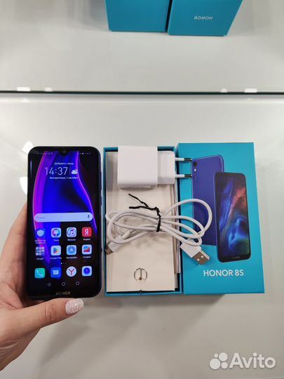 Телефон Honor 8s