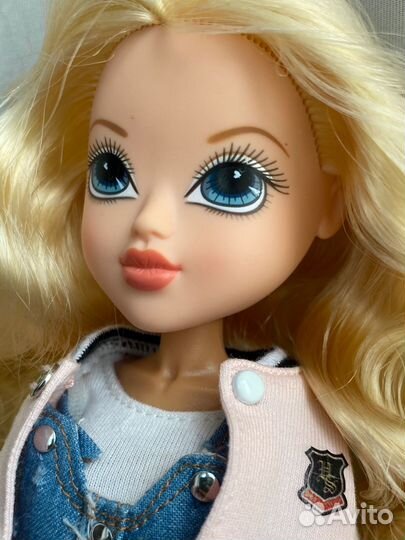 Кукла с комплектом одежды