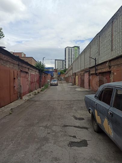 Гараж, > 30 м²