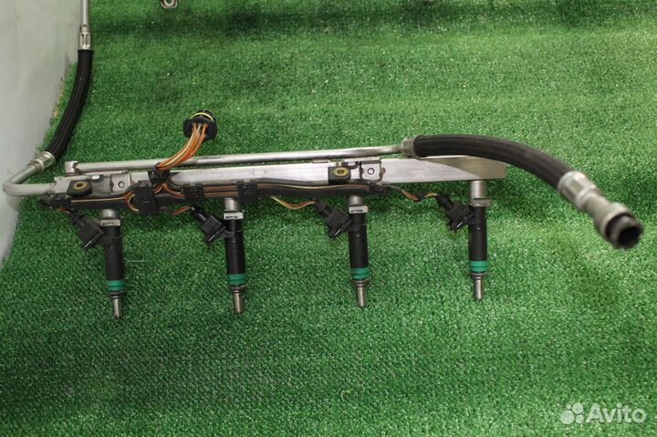 Топливная рампа с форсунками N62b48