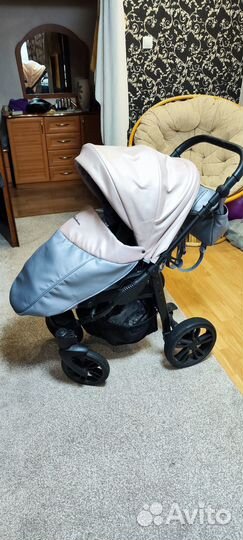 Продаётся прогулочная коляска