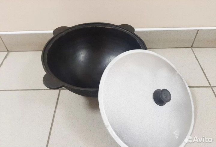 Казан чугунный узбекский 8. Плоское дно