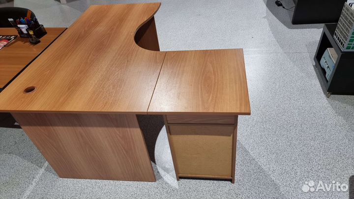 Письменный стол офисный