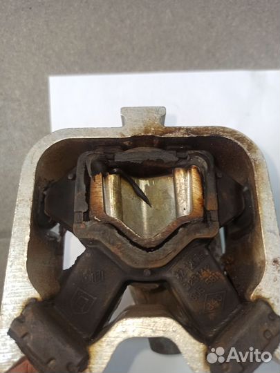 Подушка двигателя правая LADA x-ray с кронштейном