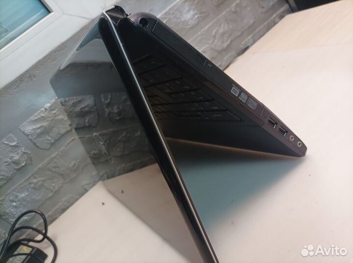 Ноутбук DNS i3/4GB/GT530M SSD+HDD в хорошем состоя