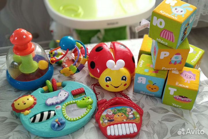 Развивающие игрушки для малышей пакетом