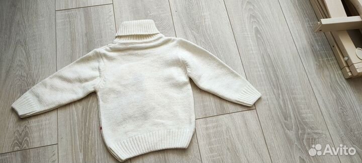 Свитер шерстяной