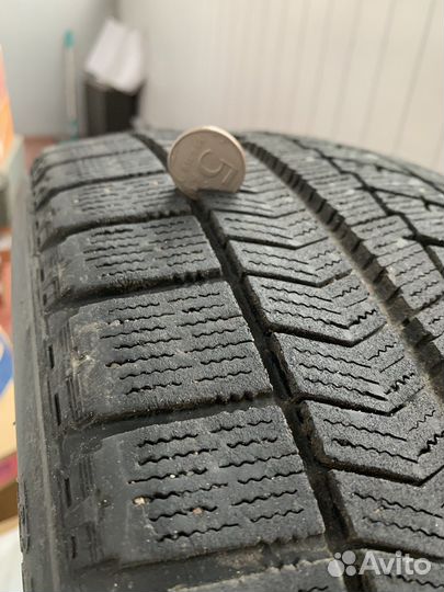 Bridgestone Blizzak VRX 215/45 R17 87S