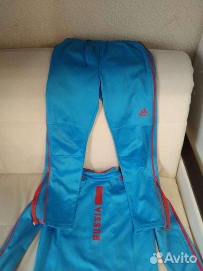 Разминочный костюм