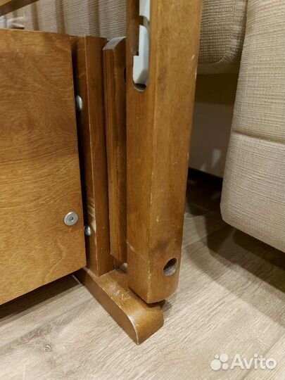 Детская кроватка с продольным маятником