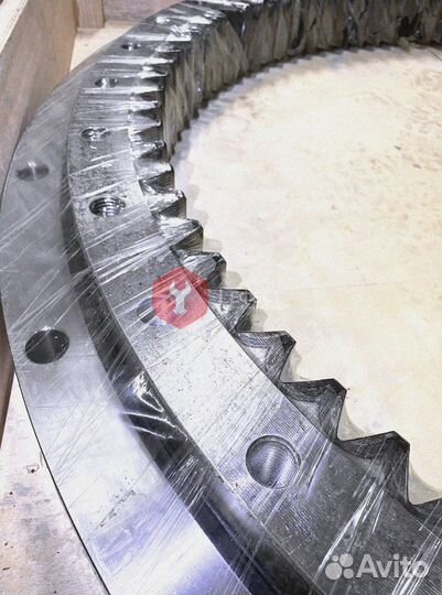 Опорно-поворотный круг Hitachi ZX330LC-3