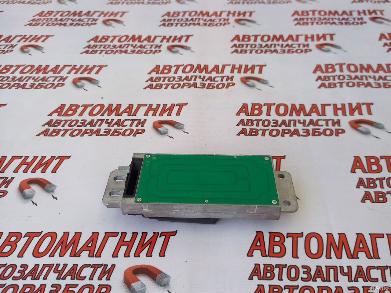 Зарядка беспроводная правая Lixiang L7