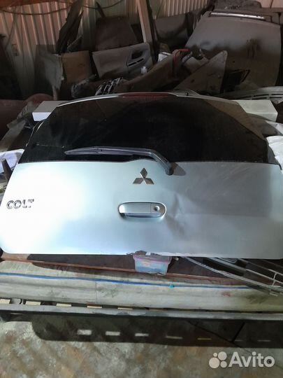 Дверь багажника mitsubishi colt